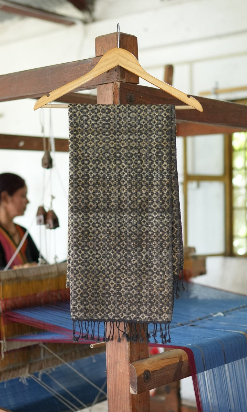 Almora Patterned Tussar Silk and Merino Wool Stole | Black & Gold